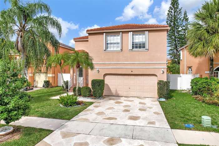 photo 2: 126 NW 152nd Ave, Pembroke Pines FL 33028