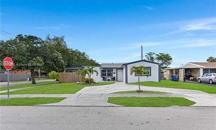 photo 1: 6671 Cody St, Hollywood FL 33024