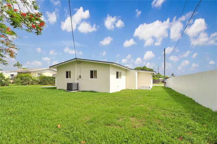 photo 2: 11710 SW 176th St, Miami FL 33177