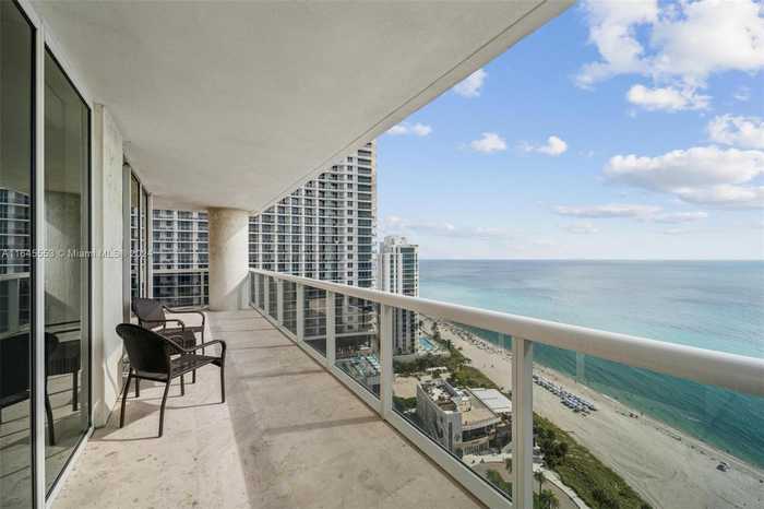 photo 2: 1800 S OCEAN DR Unit 2401, Hallandale Beach FL 33009