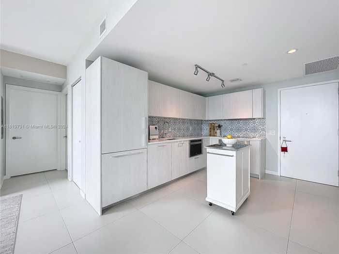 photo 2: 501 NE 31st St Unit 3209, Miami FL 33137