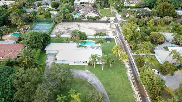 photo 2: 13050 SW 103 Ave, Miami FL 33176