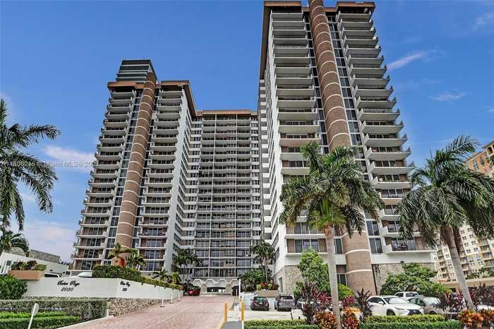 photo 2: 2030 S Ocean Dr Unit 718, Hallandale Beach FL 33009