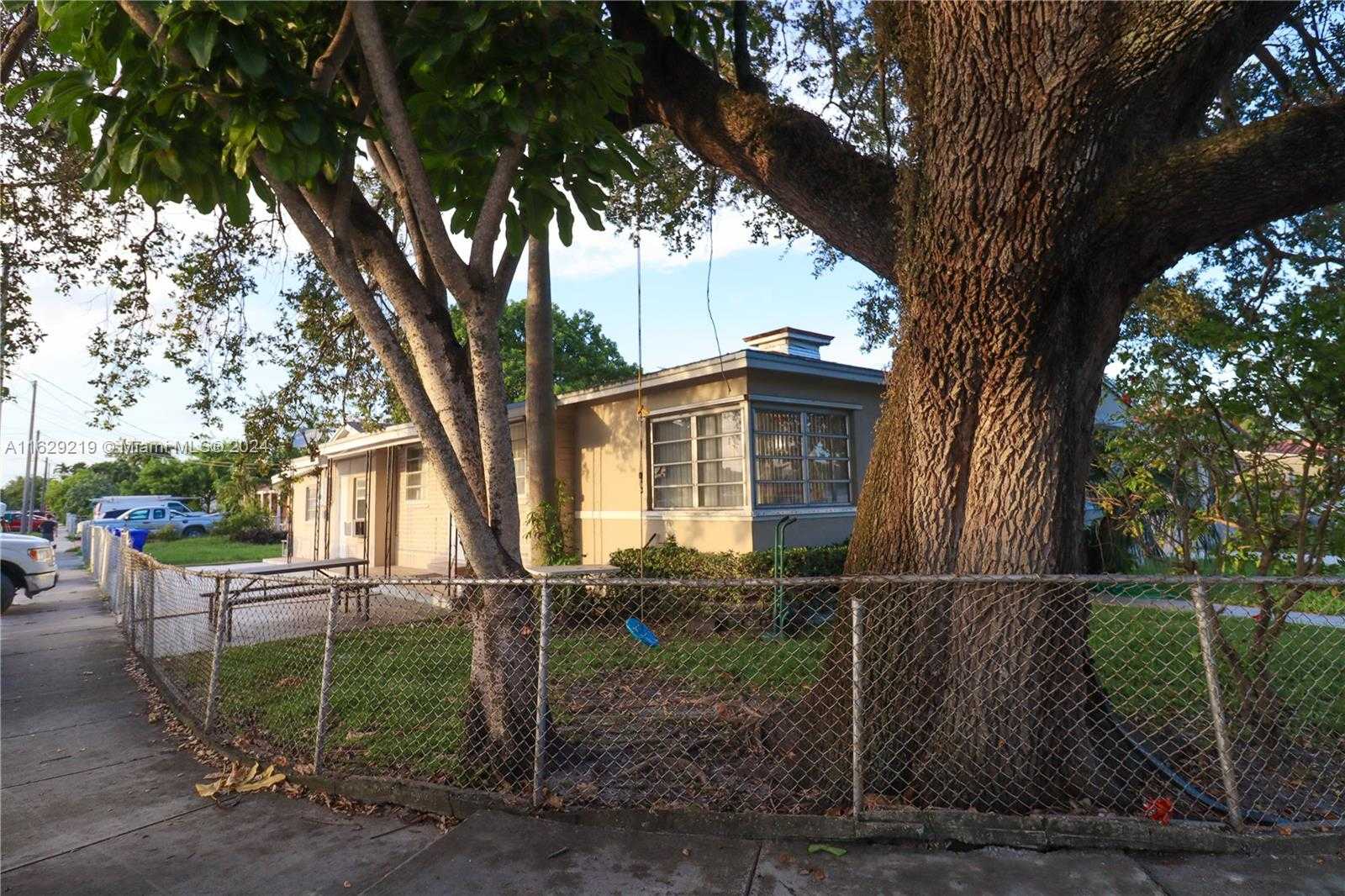 photo 3: 6445 SW 6th St, Miami FL 33144