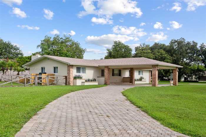 photo 2: 23400 SW 153rd Ave, Homestead FL 33032