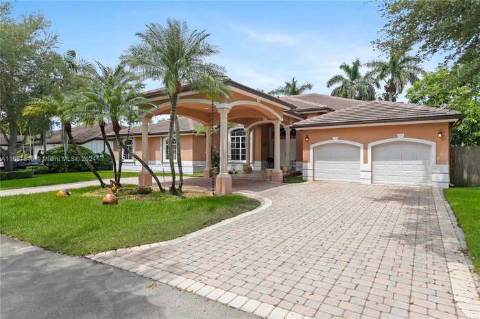 photo 1: 9453 SW 125th Ter, Miami FL 33176