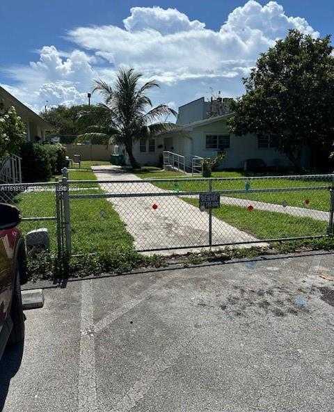 photo 1: 470 NW 26th Ave, Miami FL 33125