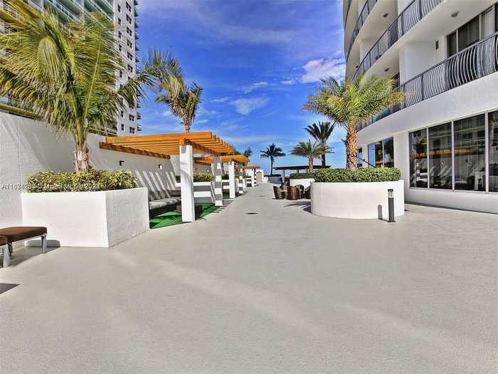 photo 10: 1750 N Bayshore Dr Unit 3801, Miami FL 33132