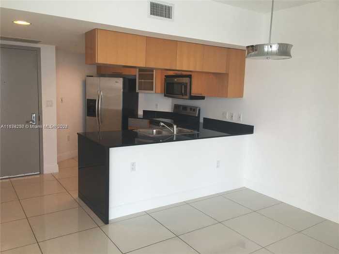 photo 2: 1750 N Bayshore Dr Unit 3801, Miami FL 33132