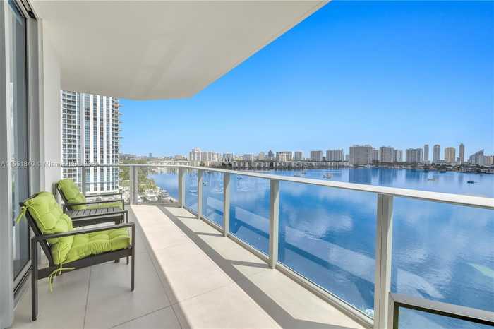 photo 2: 17111 Biscayne Blvd Unit 909, North Miami Beach FL 33160