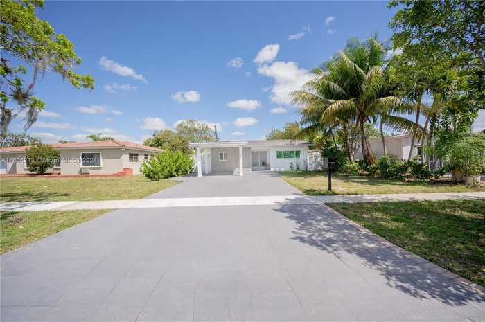 photo 39: 305 NW 122nd St, North Miami FL 33168