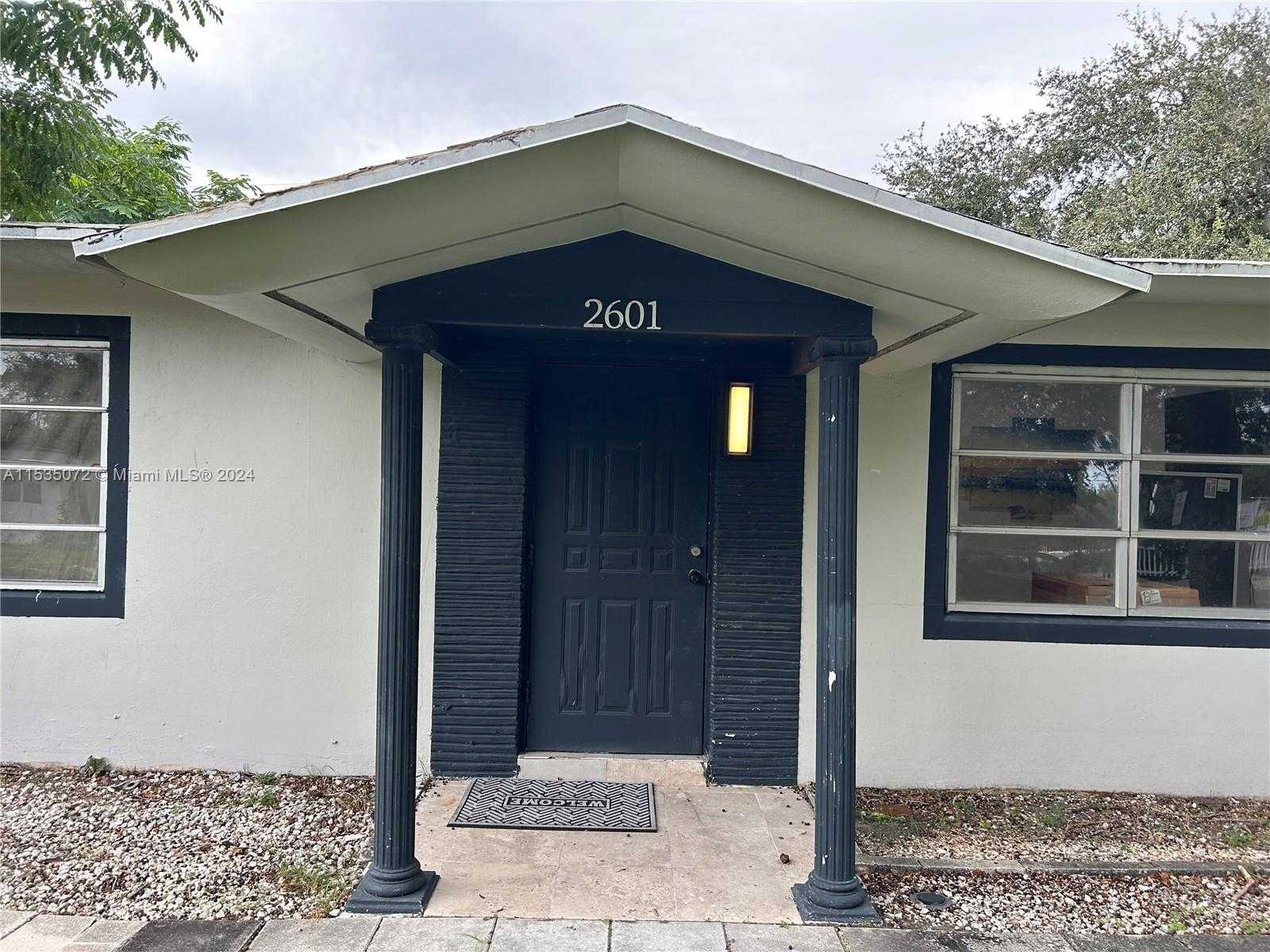 photo 2: 2601 SW 13th Ave, Fort Lauderdale FL 33315