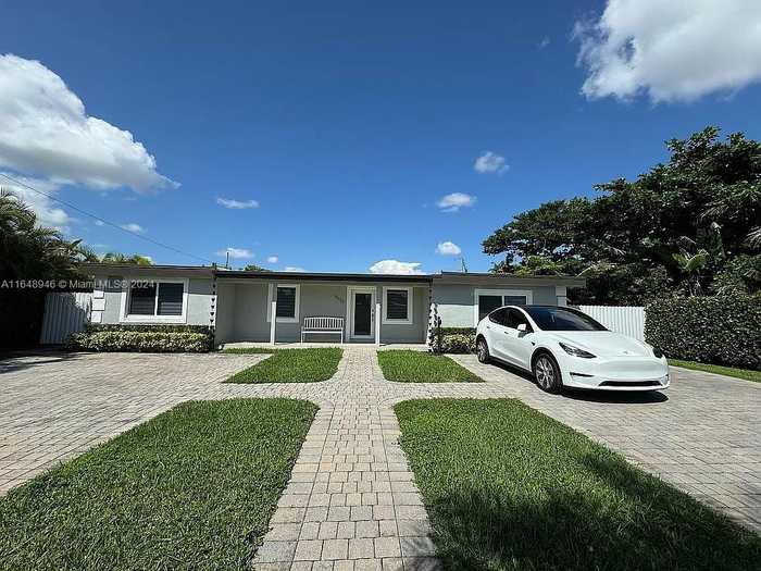 photo 2: 4630 SW 99th Ave, Miami FL 33165