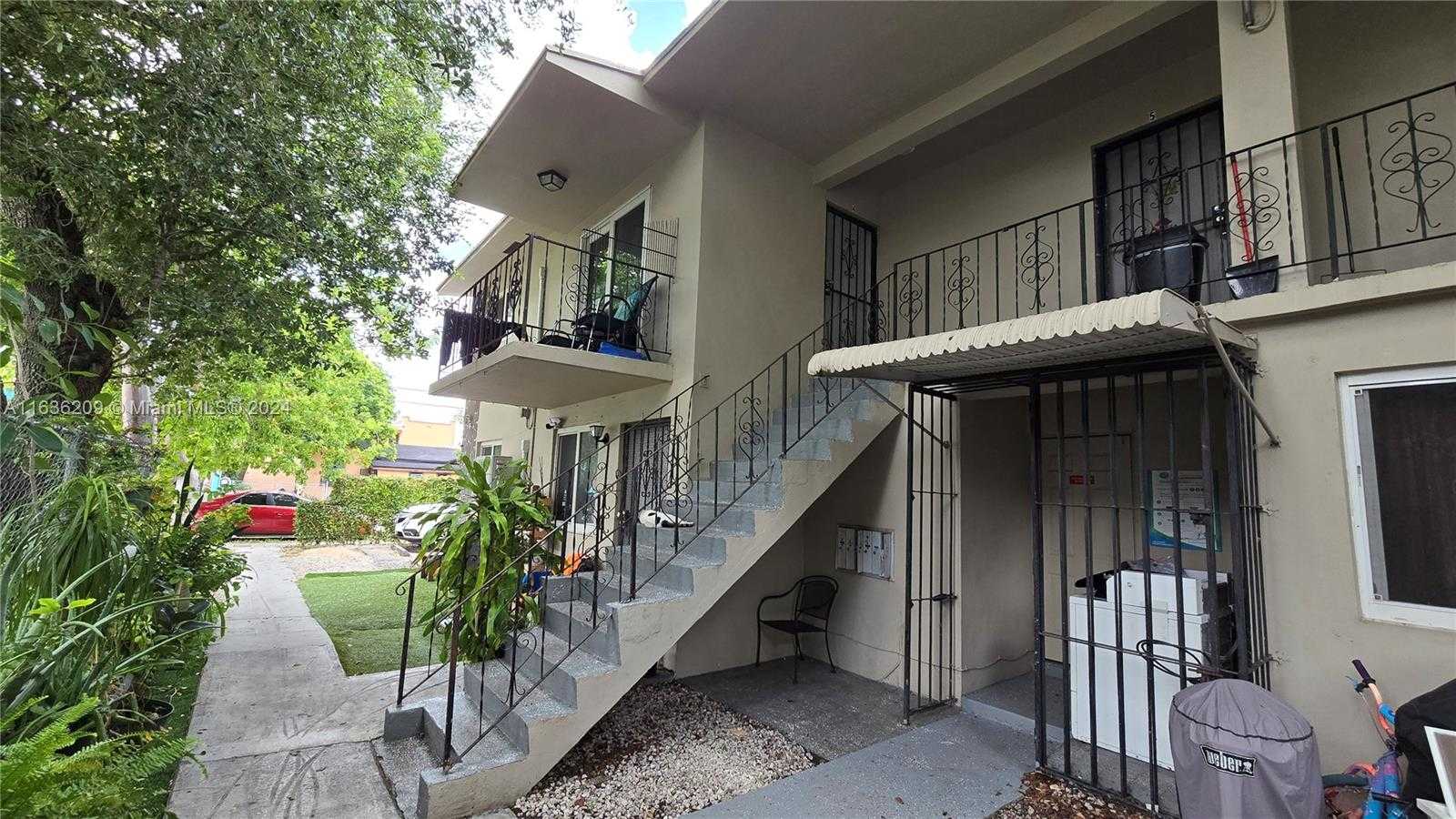 photo 2: 1844 NW 19th St, Miami FL 33125