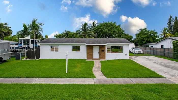 photo 1: 1010 SW 93rd Pl, Miami FL 33174