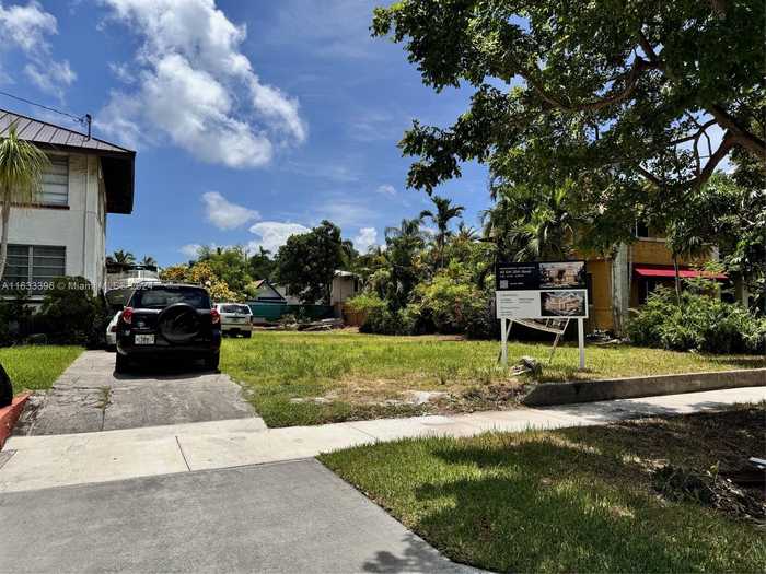 photo 14: 36 SW 20th Rd, Miami FL 33129