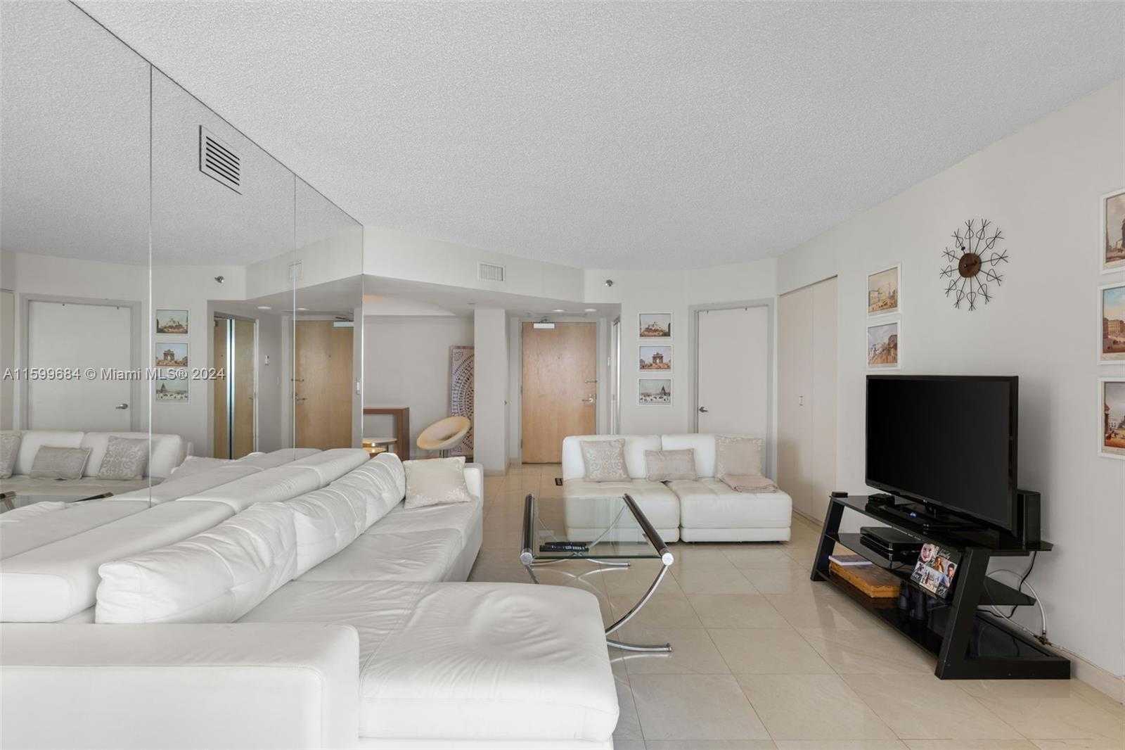 photo 2: 16485 Collins Ave Unit 1632, Sunny Isles Beach FL 33160