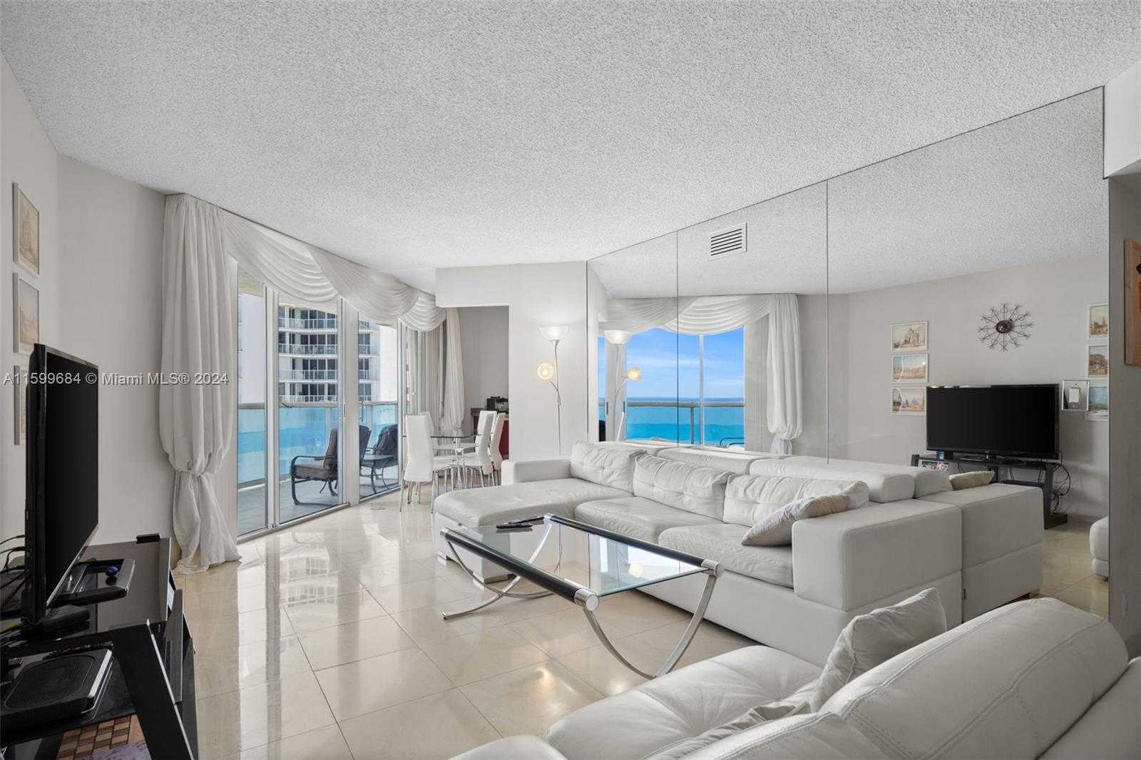 photo 3: 16485 Collins Ave Unit 1632, Sunny Isles Beach FL 33160