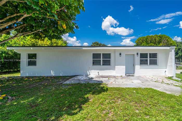 photo 1: 1790 NE 148th St, Miami FL 33181