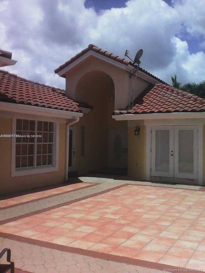 photo 2: 14640 SW 132nd Ct, Miami FL 33186