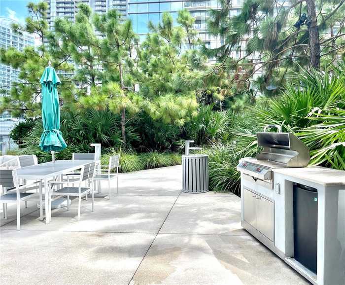 photo 23: 88 SW 7th St Unit 1805, Miami FL 33130