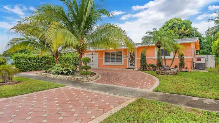 photo 1: 5881 NW 16th Ct, Sunrise FL 33313