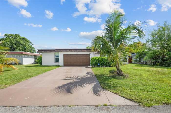 photo 1: 7010 NW 63rd St, Tamarac FL 33321