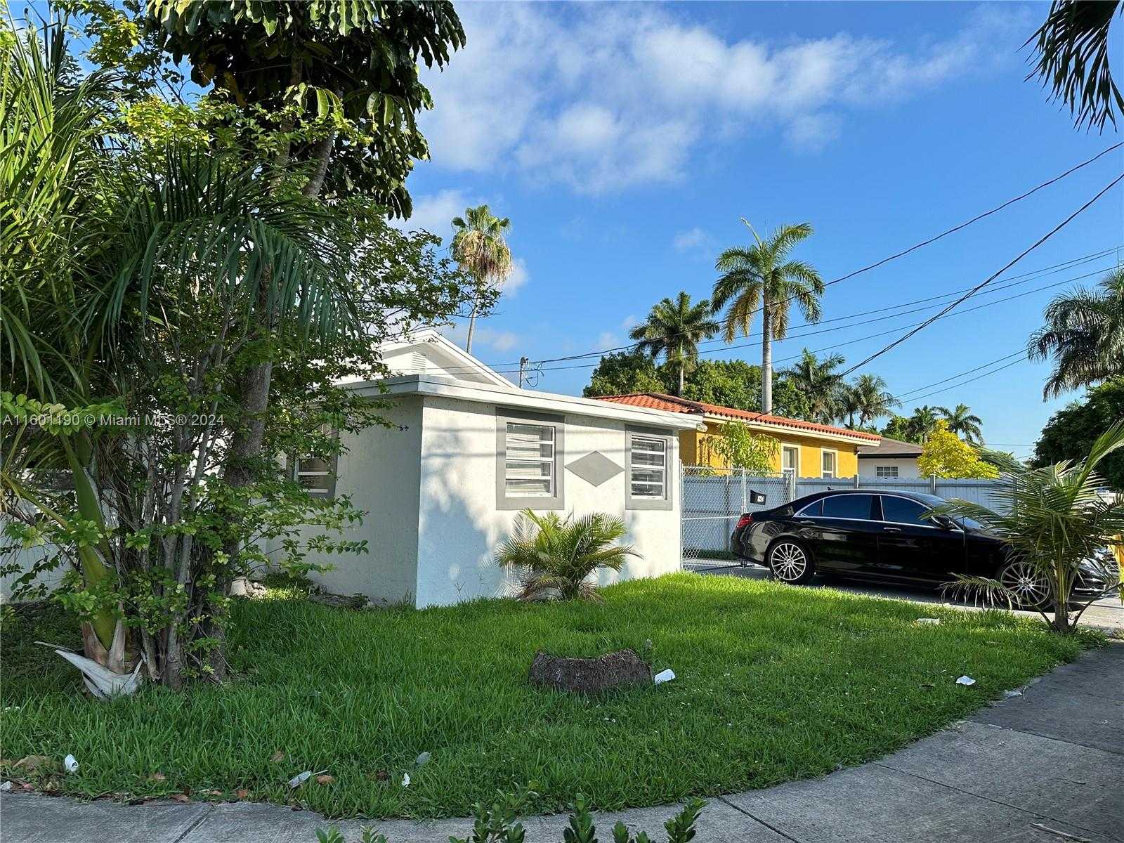 photo 1: 8224 NW 1st Pl, Miami FL 33150