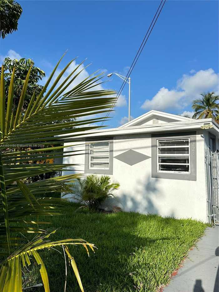 photo 2: 8224 NW 1st Pl, Miami FL 33150