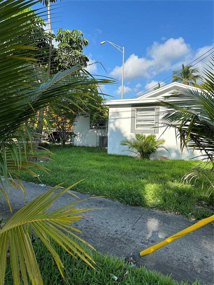 photo 3: 8224 NW 1st Pl, Miami FL 33150