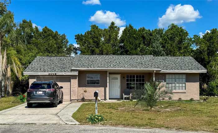 photo 2: 2016 Mariner Ct, La Belle FL 33935