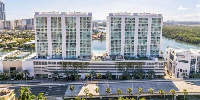 photo 2: Unit 916, Sunny Isles Beach FL 33160