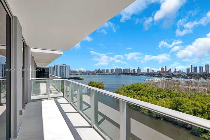 photo 2: 16385 Biscayne Blvd Unit 1517, North Miami Beach FL 33160