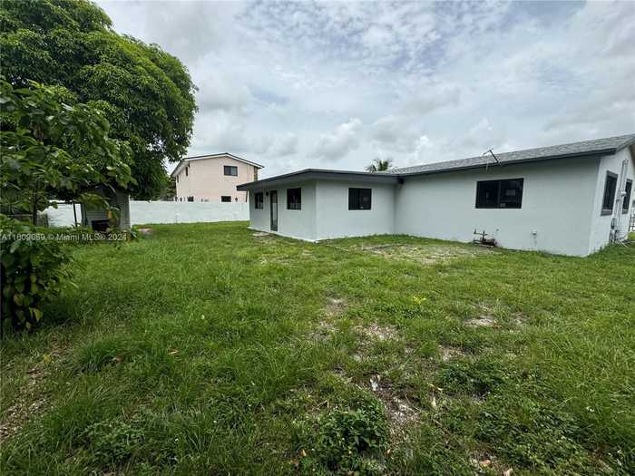 photo 17: 3372 NW 182nd St, Miami Gardens FL 33056