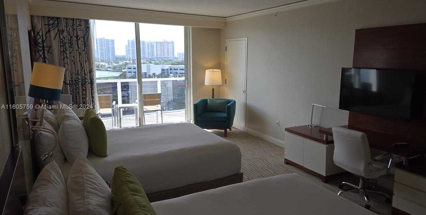 photo 3: 18001 Collins Ave Unit 601, Sunny Isles Beach FL 33160