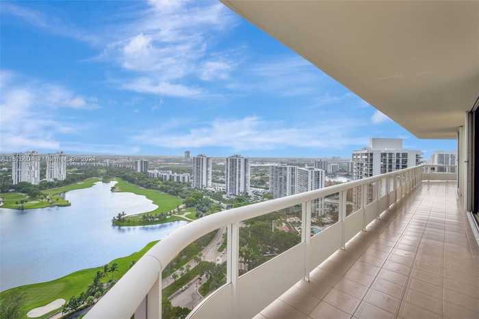 photo 1: 20191 E Country Club Dr Unit PH1-PH2, Aventura FL 33180