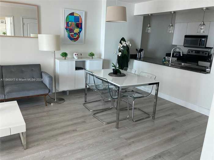 photo 2: 1200 Brickell Bay Dr Unit 3705, Miami FL 33131