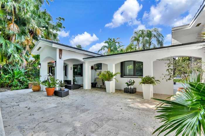 photo 1: 8240 SW 95th St, Miami FL 33156