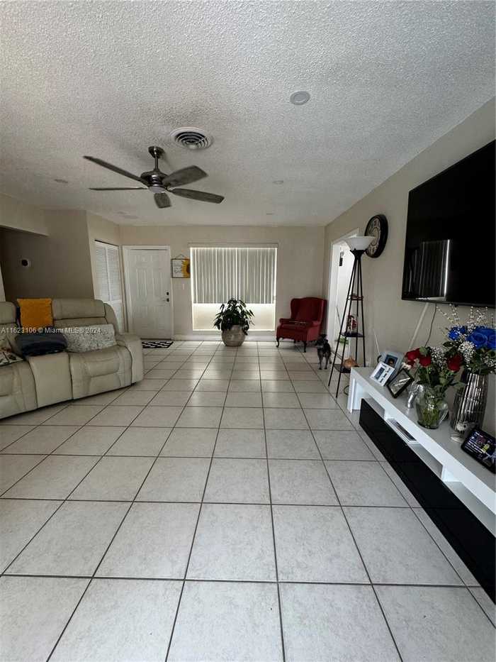 photo 2: 4221 NW 23rd St, Lauderhill FL 33313