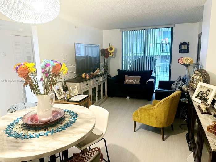 photo 1: 546 SW 1st St Unit 407, Miami FL 33130