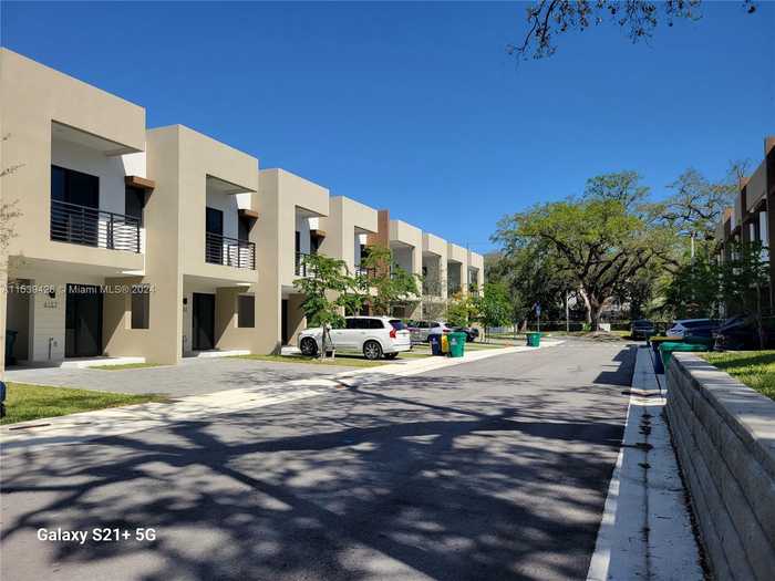 photo 1: 4141 N Oak Pl Unit 6, Dania Beach FL 33314