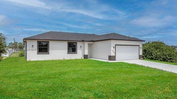 photo 1: 7048 CALDER CIR, Other City - In The State Of Florida FL 33935