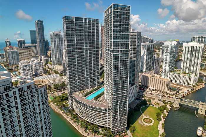 photo 1: 475 Brickell Ave Unit 4211, Miami FL 33131