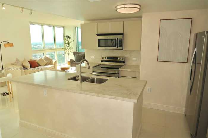 photo 2: 1861 NW S River Dr Unit 2505, Miami FL 33125