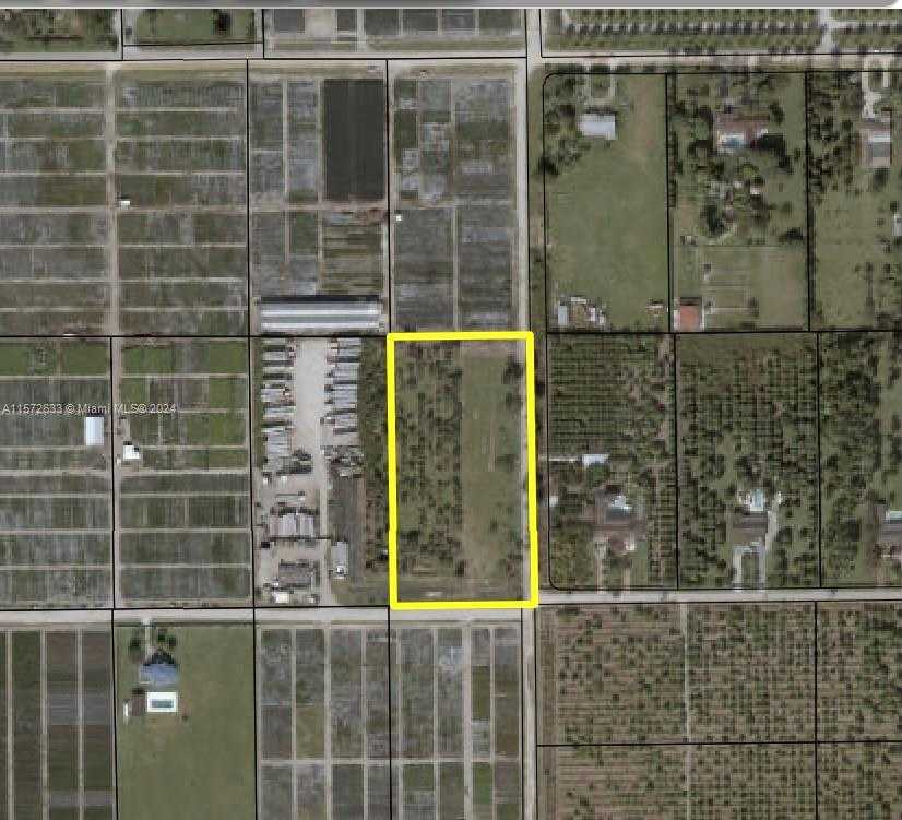 photo 1: 18225 SW 188 ST, Miami FL 33187