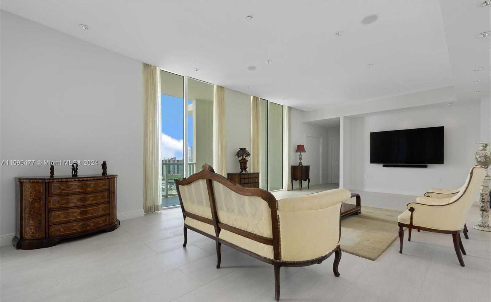 photo 2: 150 Sunny Isles Blvd Unit 1-TS2, Sunny Isles Beach FL 33160