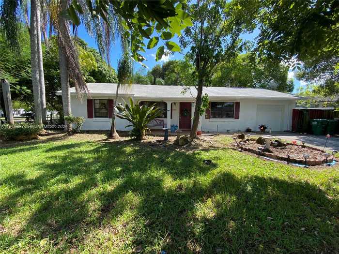 photo 2: 14902 SW 65th Ter, Miami FL 33193