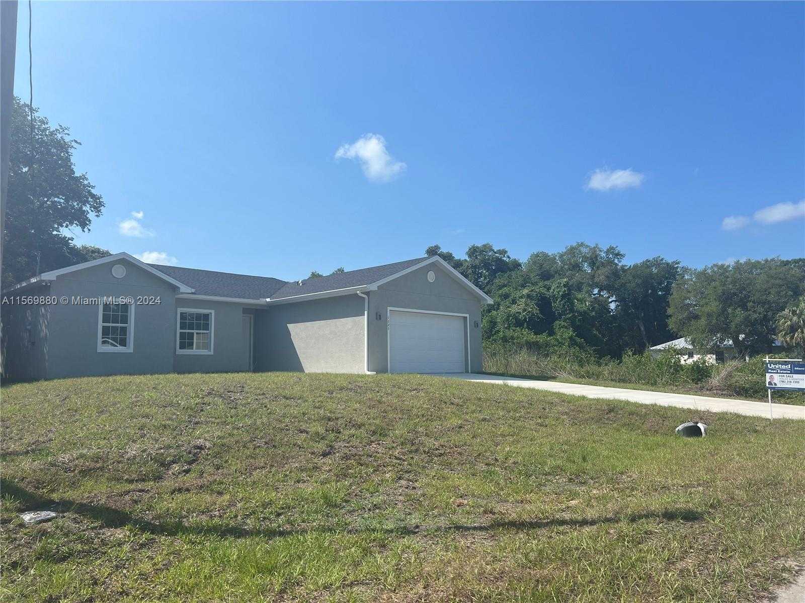 photo 3: 1225 March LN, La Belle FL 33935