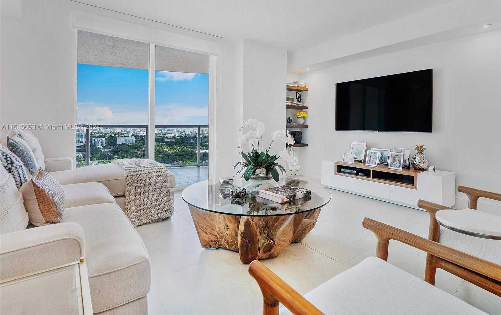 photo 2: 2101 Brickell Ave Unit 1801, Miami FL 33129