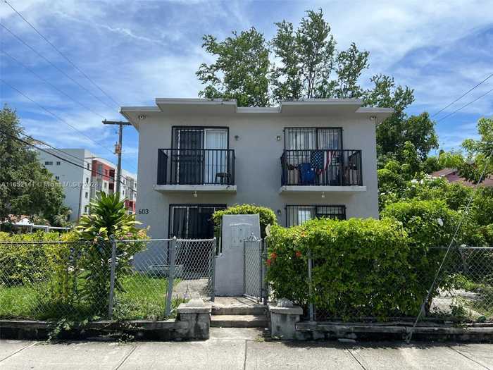 photo 1: 603 SW 11th Ave, Miami FL 33130